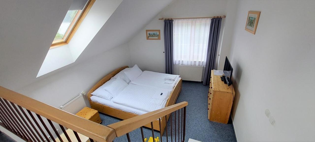Hotel Vltava Frymburk Esterno foto